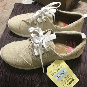 NWT Cream White Toms.